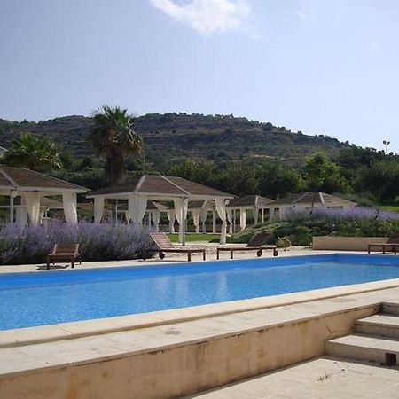 הוילה נוטו Agriturismo La Fiumara מראה חיצוני תמונה