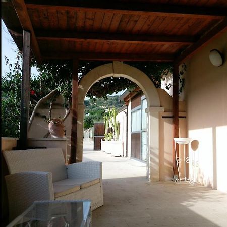 הוילה נוטו Agriturismo La Fiumara מראה חיצוני תמונה