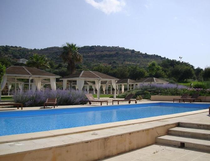 הוילה נוטו Agriturismo La Fiumara מראה חיצוני תמונה