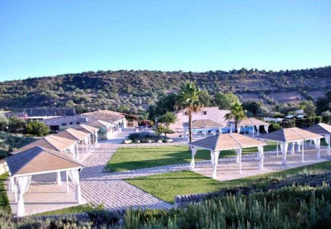 הוילה נוטו Agriturismo La Fiumara מראה חיצוני תמונה